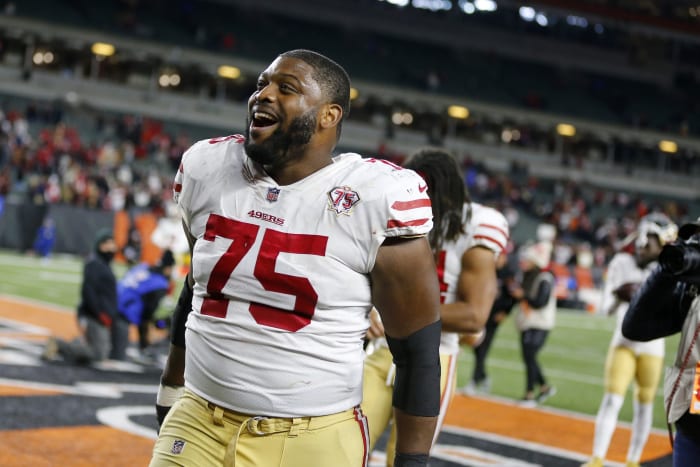 49ers guard Laken Tomlinson celebrates win